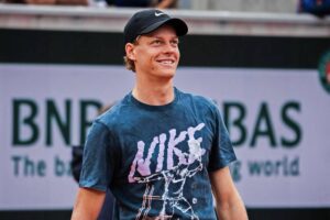 Jannik Sinner sorridente