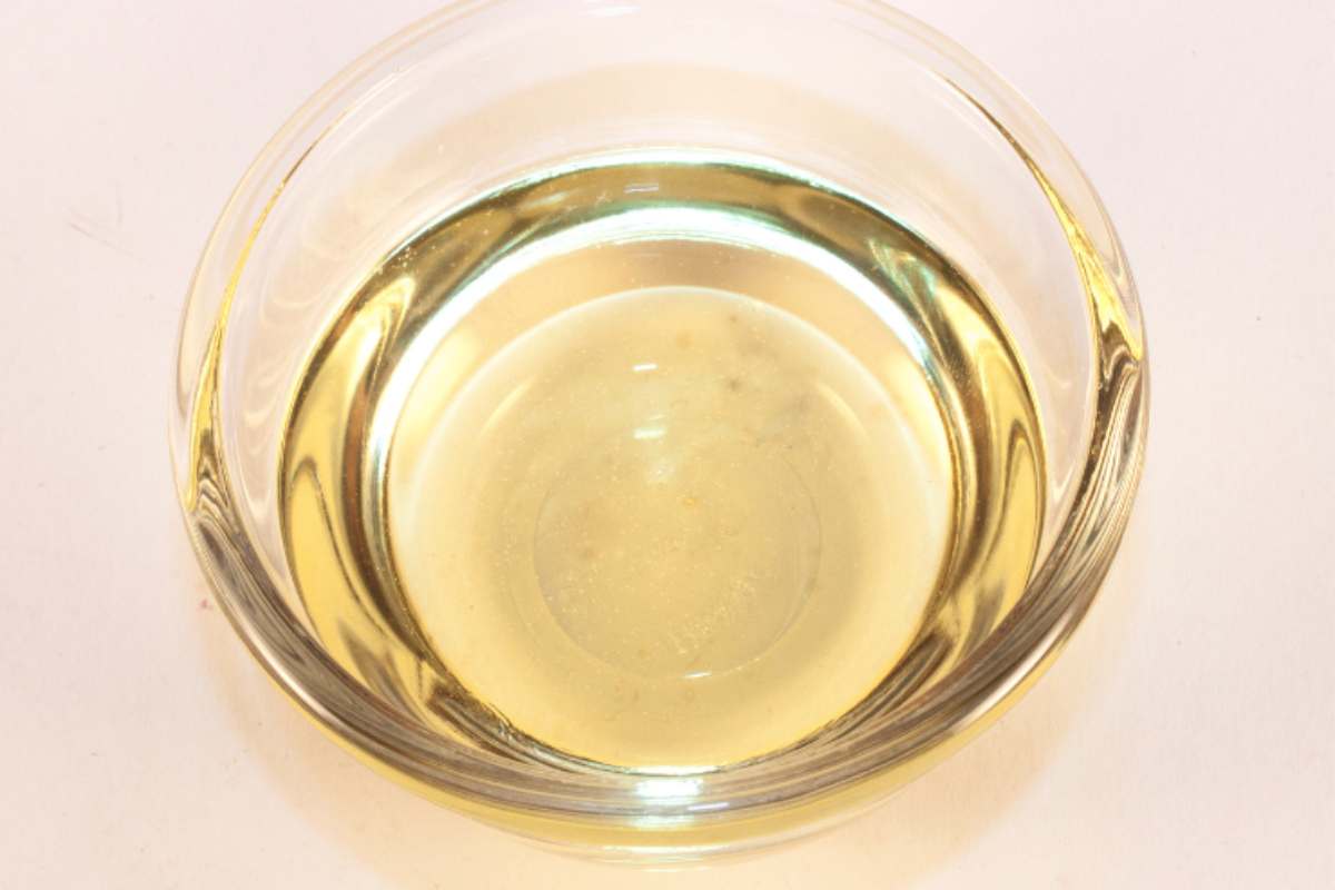 Un mix di aceto ed acqua