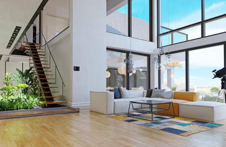 Una casa con un soffitto alto