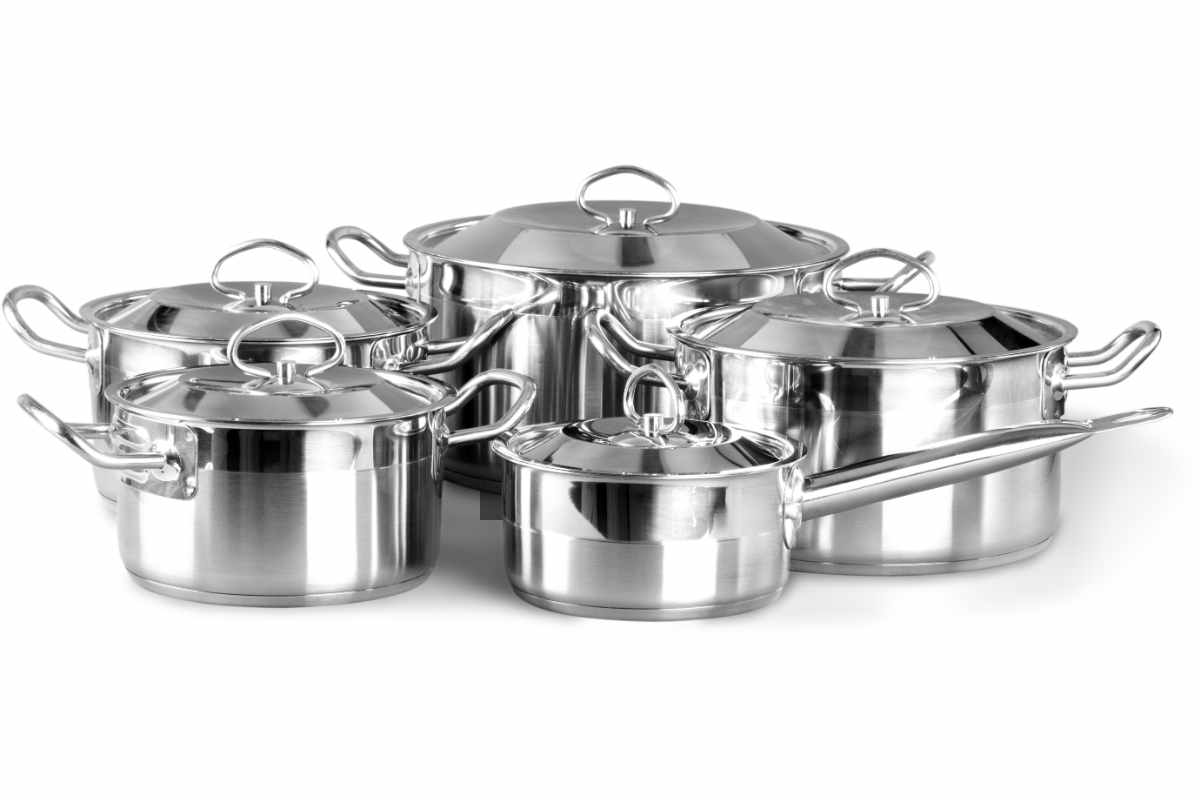 Alcune pentole in acciaio inox