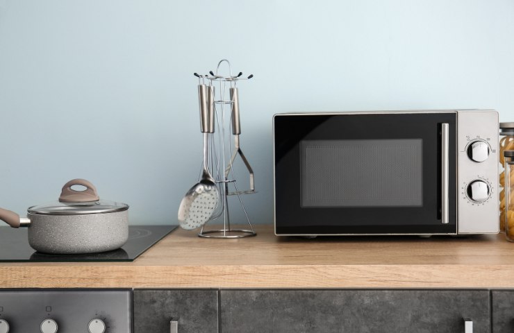 Un forno elettrico in cucina