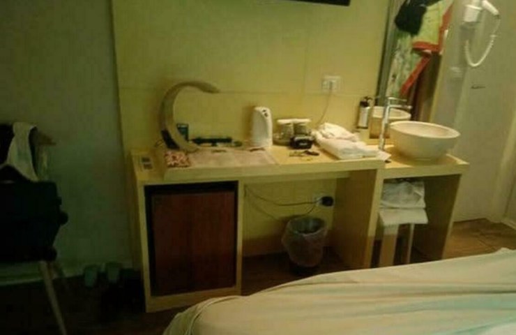 La stanza d'albergo contestatissima