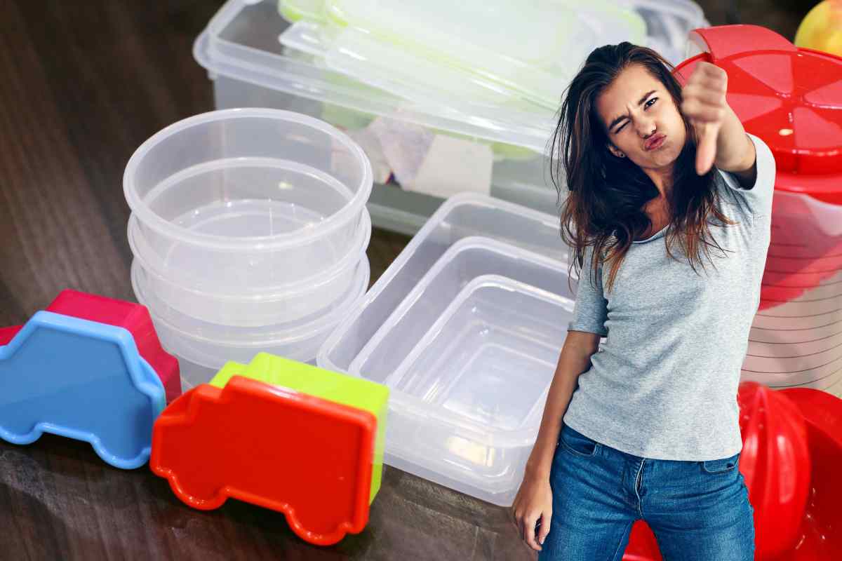 contenitori per alimenti donna pollice in basso