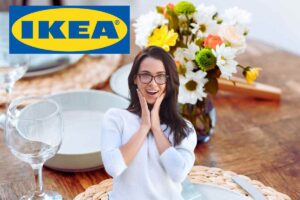 tavola apparecchiata, logo ikea, donna felice