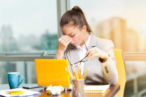 ragazza stressata