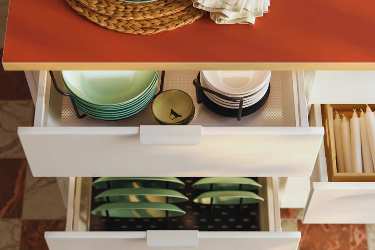 cassetti in ordine con organizer