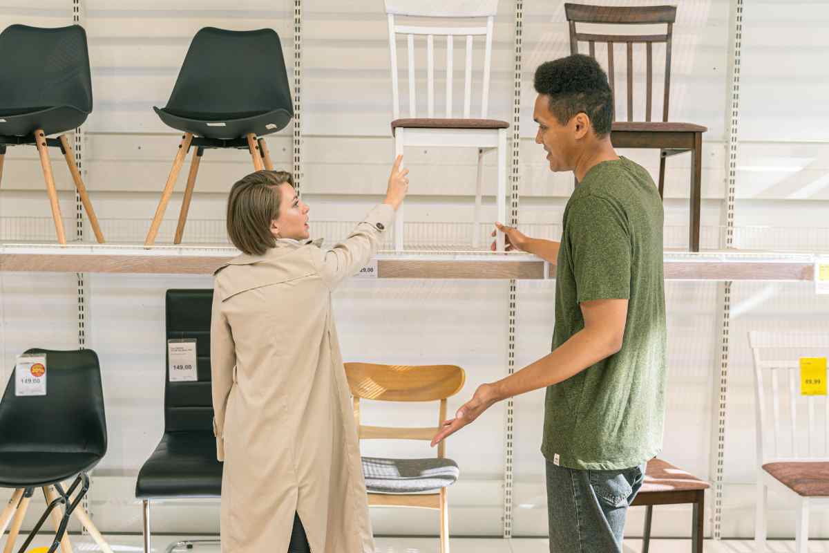 persone vogliono acquistare sedie ikea